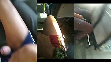 Botando o pau pra fora dentro do ônibus com desconhecidos do lado