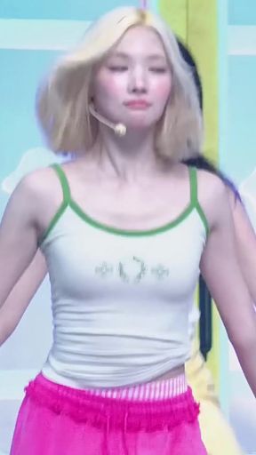 Cute k-pop idol shows off her pretty face
