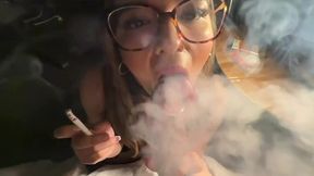 smoke fetish ela fuma e mama e no final dar sua buceta bem gostosa