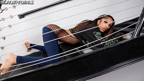 Butt clip with admirable gill from Black TGirls