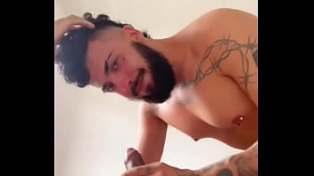 Ofereci caf&eacute_ pro meu vizinho que ganhei pica pra mamar