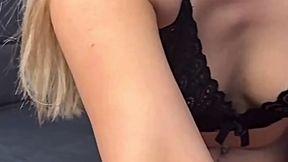 rubia follada por amigo de polla grande