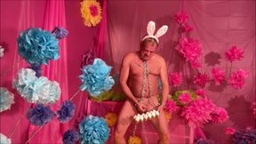 EASTER BUNNY LAYS EGGS 4 003