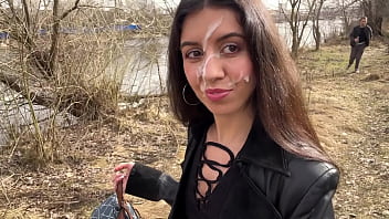 Cumwalk in Public Park Huge Facial