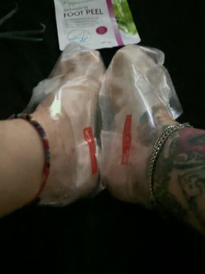 Pamper and foot peel