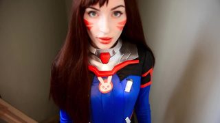 Косплеер D.Va сосет дилдо