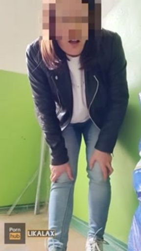 Lika Lax peed in jeans and in the urine masturbating in the entrance