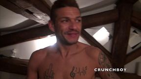 njeune mec de 22 ans demande a son pote de le sucer