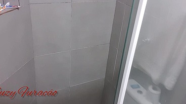 Câmera escondida no banheiro, Fui pega tomando banho e me depilando para esperar o cliente em São Paulo.