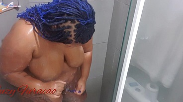 Câmera escondida no banheiro, Fui pega tomando banho e me depilando para esperar o cliente em São Paulo.
