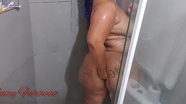 Câmera escondida no banheiro, Fui pega tomando banho e me depilando para esperar o cliente em São Paulo.