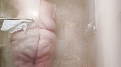 Watch ssbbw rubywiththejs wash up her huge belly