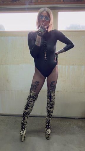 Camo boots and gloves