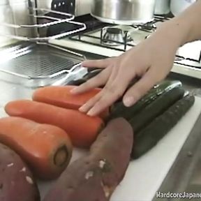 Japanese Babe insert Carrot on her hairy pussy masturbating