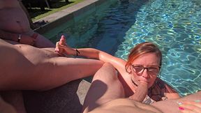 3mecs chaud me baisent au bord de la piscineapres midi tres humide a la...