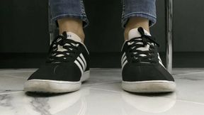 Wiggling toes MP4 HD 720p
