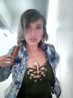show  fuck pussy in public bathroom