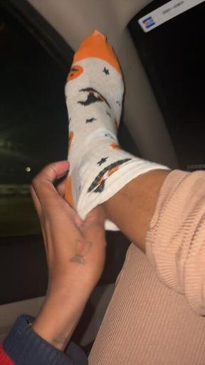 In the car bored want my nails done tomorrow so tip me !