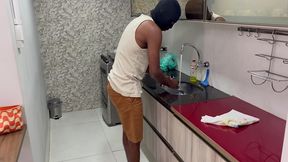 aylla gattina colocou seu escravo pra limpar toda a sua casa e a recompensa foi uma foda bem gostosa
