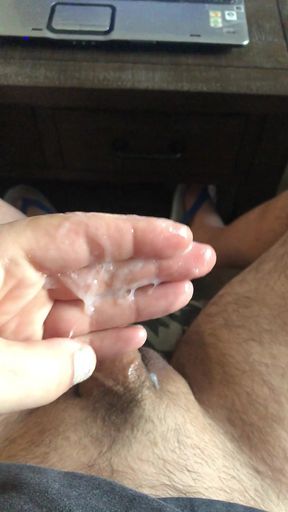 A Quick Close up Cumshot