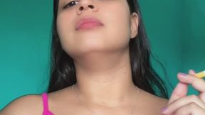 SMOKING HOT GIRL BLOWS BUBBLEGUM