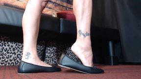 Ballet flats shoe play tiptoes