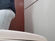 venezolana hermosa orinando