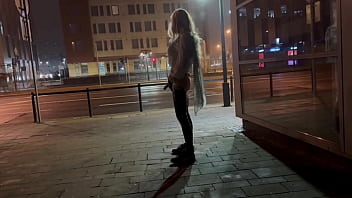 BIG DICK AND JUICY ASS EXHIBITIONIST SHEMALE FLASH CITY CROSSROAD OUTDOOR