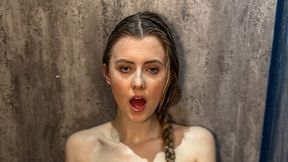 Lottie Lou Fucks herself with her dildo in the shower