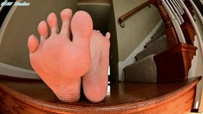 Super Model Diva 's sun kissed soles Part 2 - MP4