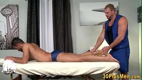 Muscly hunk tugs cumshot after anal