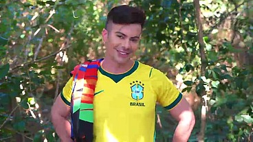 Depois do jogo com meus amigos fomos procurar uma aventura na praia da reserva e arrombamos o rabo do passivo