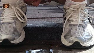 Discreet pee in public