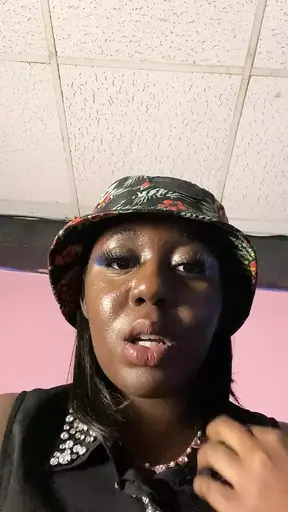 Pretty black girl gives hot blowjob in celebrity sex tape