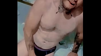 Sina malvako En el ba&ntilde_o del motel