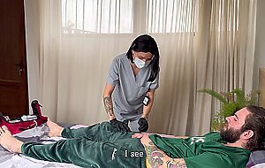Therapist helps a football player to feel relif after injury by oily handjob and her tight ass