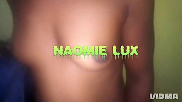 Une bonne cougar bien rodée se fait sucer la chatte par son voisin