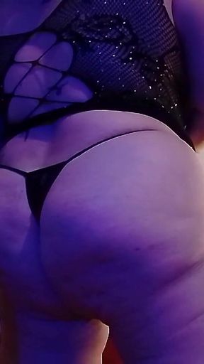 Vivi Guedez. Playing with Your Body Showing off Your Ass