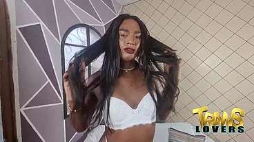 Trans India Carioca Morena Bem Dotada Recebendo Banho de Lingua do Boy e Gozando Gostoso_TLC1 - Mar 10, 2026