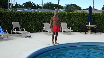 MAXXX LOADZ DIVING INTO POOL AND DOES A LAP SWIMMING THE FIT PORNSTAR