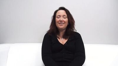 Chubby mature woman gets naked and sucks that cock in POV casting