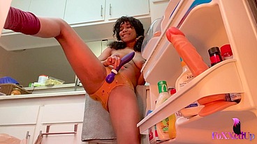 Sweet Bootylicious! Jenna Foxx Dildo Fucks Her Trimmed Pussy!