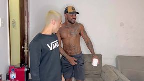 negao tatuado dando leite a filho da vizinha que foi pedir acucar bareback