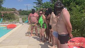 j ai fais venir 20 mec autour de la piscine de l ile des plaisirs, des black des blanc , des gros des maigres