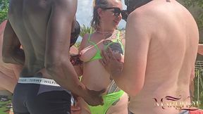 j ai fais venir 20 mec autour de la piscine de l ile des plaisirs, des black des blanc , des gros des maigres