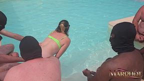 j ai fais venir 20 mec autour de la piscine de l ile des plaisirs, des black des blanc , des gros des maigres