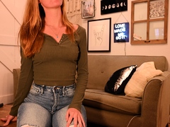 Solo redhead big ass babe toys her holes