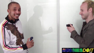 Sementales gays amateurs calientes con pollas enormes disfrutan de mamadas, pajas, folladas anales y corridas