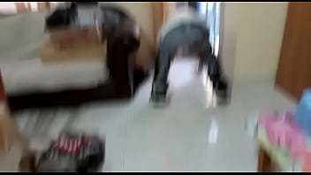 Uomo omaggia nonna Adele