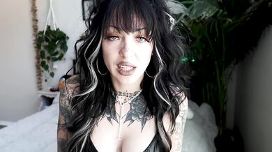 Hoop earrings and inked girl fingering her own pussy raw in 60FPS latex